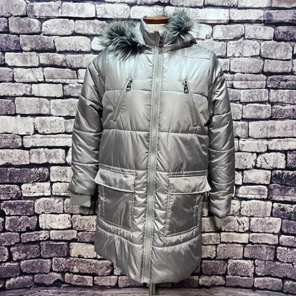 Urban Republic NWT Silver Quilted Coat Size M - Picture 1 of 9